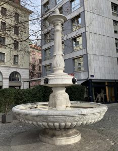Description de La fontaine de la place Chevelu à Genève 