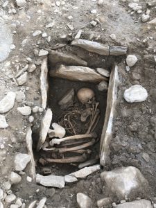 Tombe d’un adolescent ayant vécu 4000 ans avant notre ère.