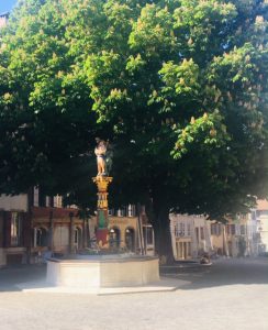 La Fontaine de l'Ange en juin