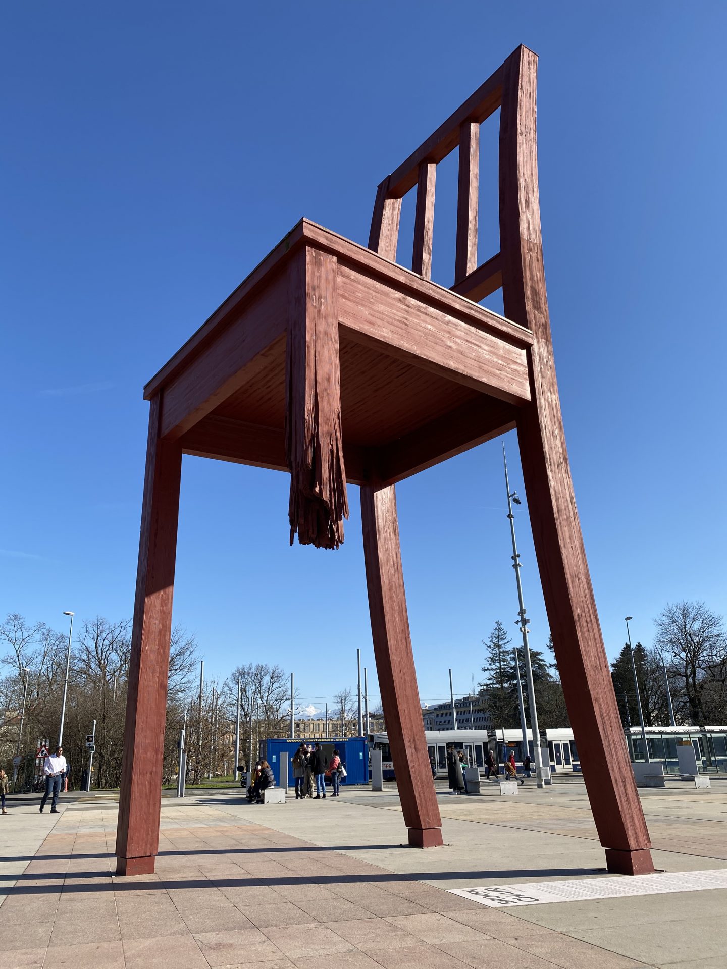 La Broken Chair Di Ginevra Das Gen ve