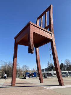 La Broken Chair di Ginevra La Broken Chair di Ginevra